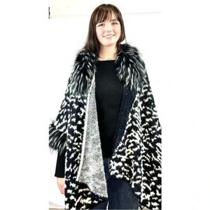 Vintage Black and White Faux Fur Wrap Detachable Fur Collar              Size M